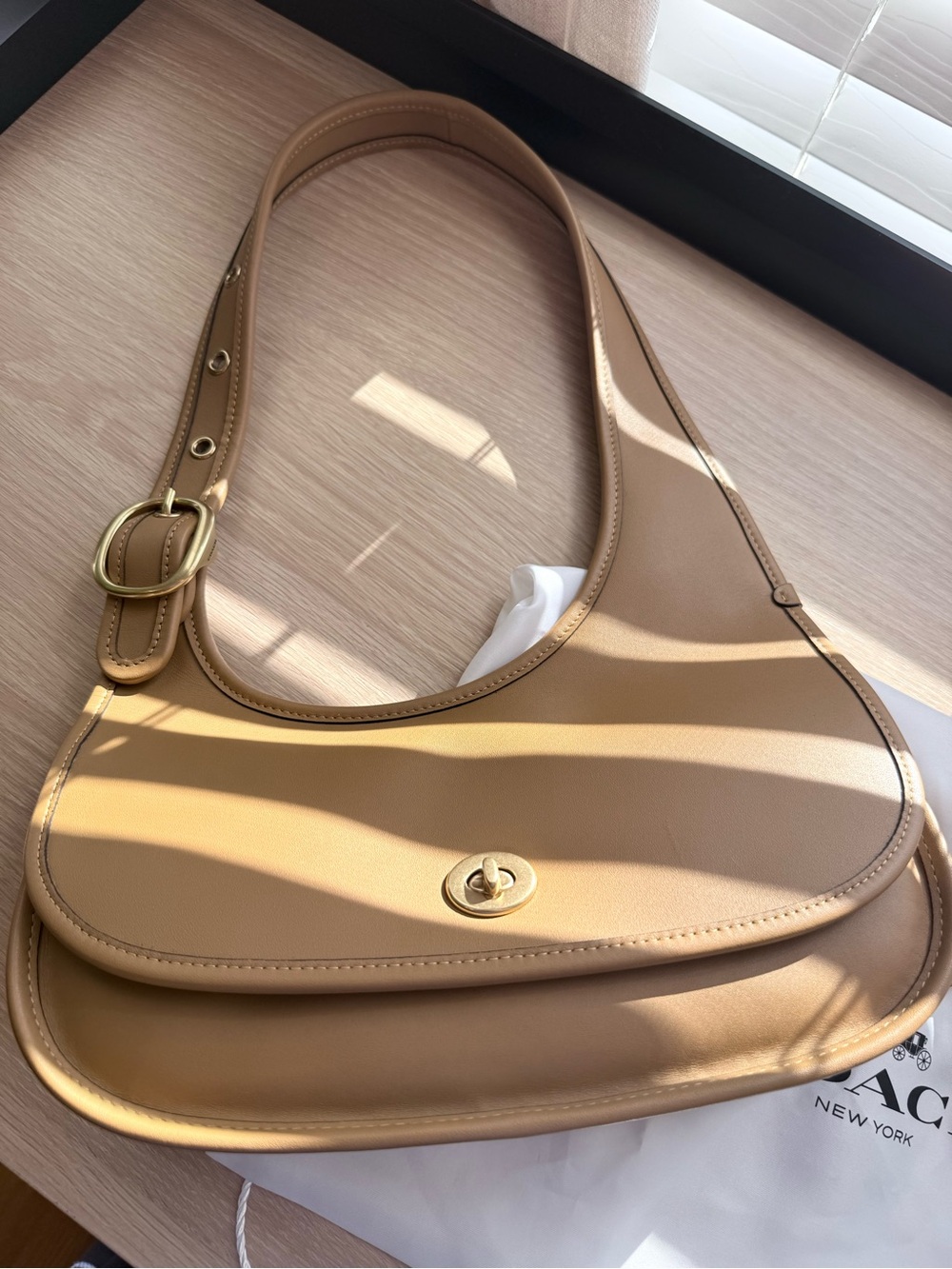 Coach Honey Leather Shoulder Bag with Turn-Lock - Picture 7 of 8